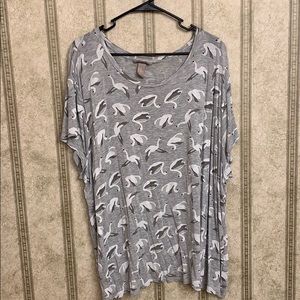 Gray tee with swans